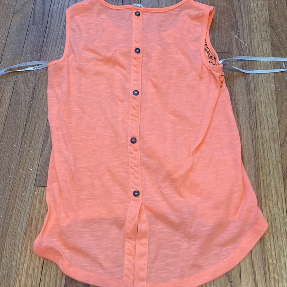 Tank - Picture 2 of 3